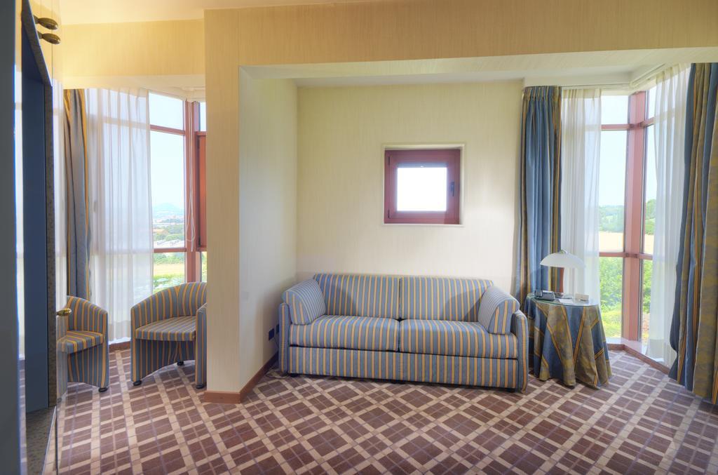 Hotel Federico II เยซี ภายนอก รูปภาพ